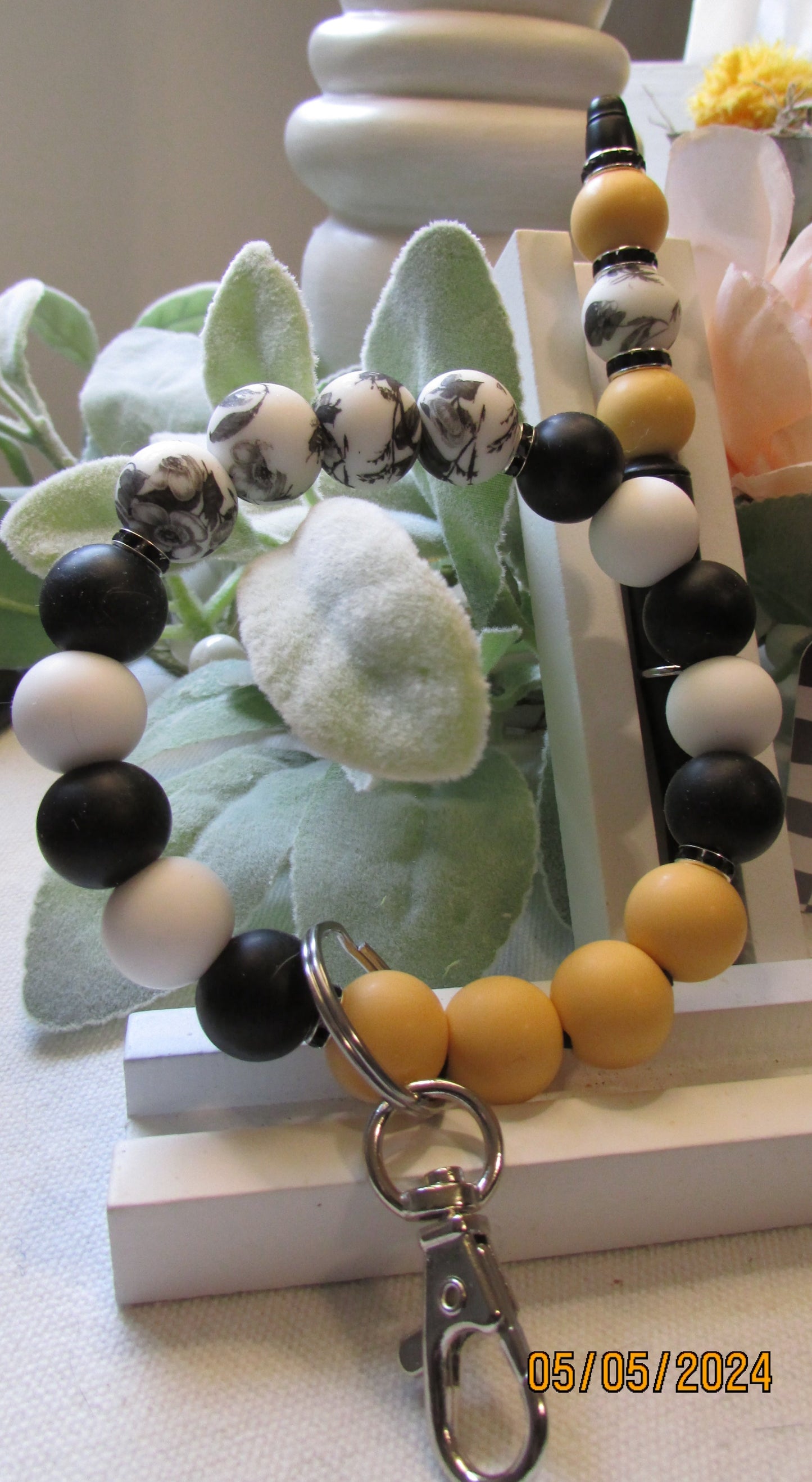 Wristlet and Pen Set/ Black Floral